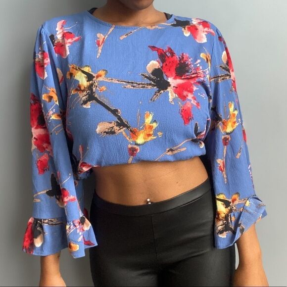 🌸Faith & Joy Floral  Bell Sleeve Blouse🌸 - Picture 3 of 7